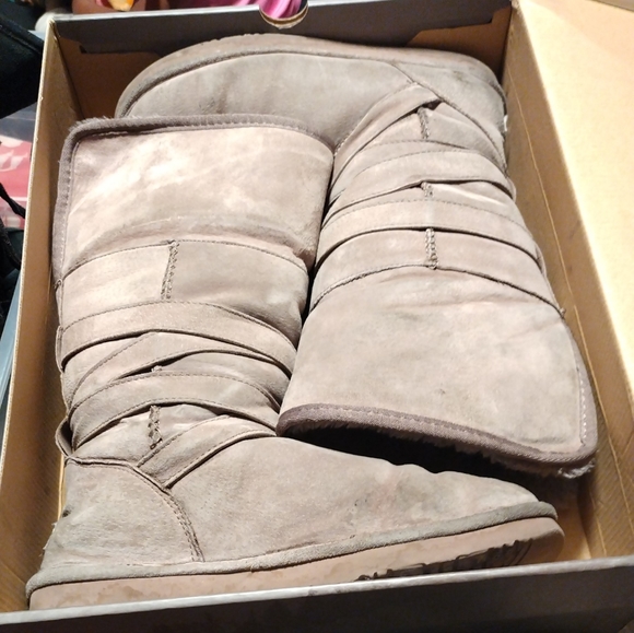 Boots - Picture 2 of 4